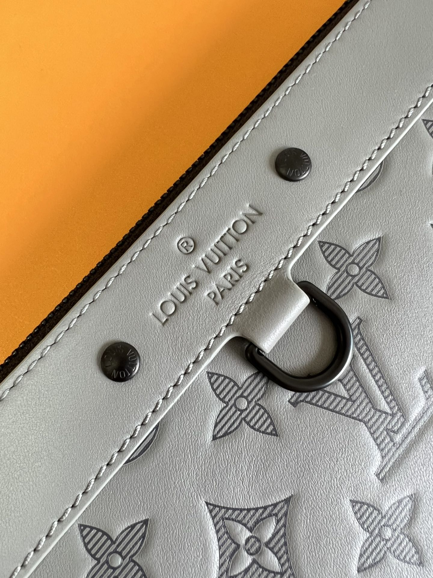 LOUIS VUITTON ポシェット・ディスバリーGM グレーM81385