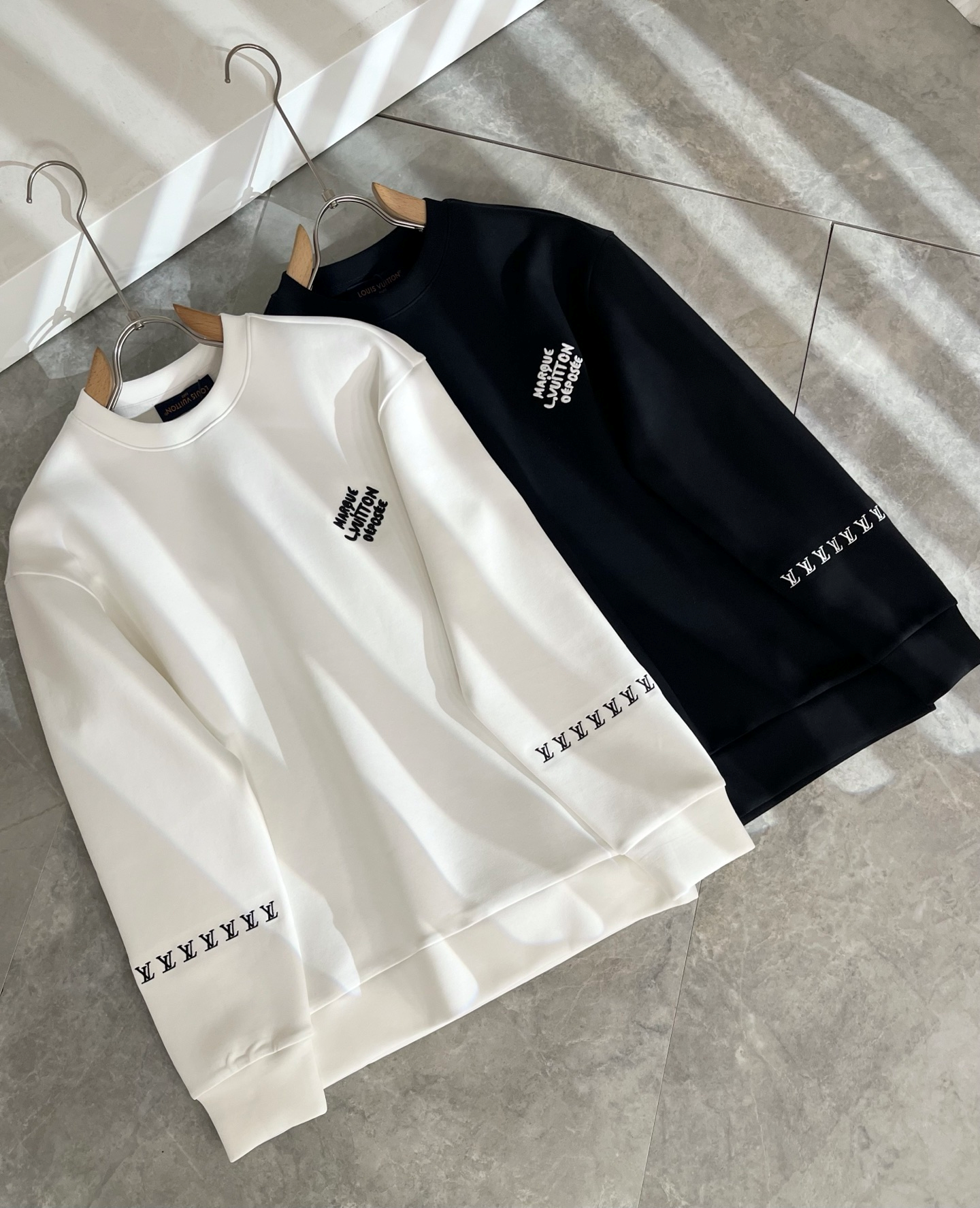 LOUIS VUITTON バックロゴ ユニセックス プルオーバー