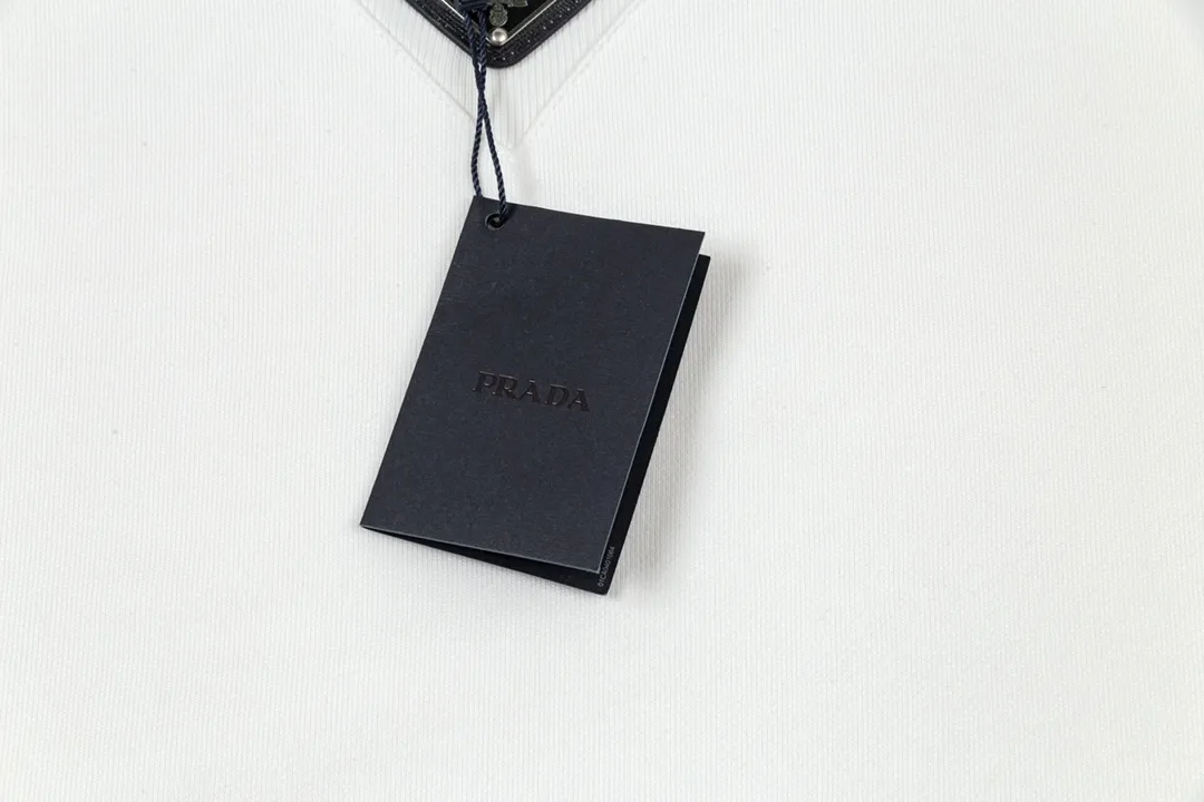 【PRADA公式旗艦店】ご好評に付き再入荷！！