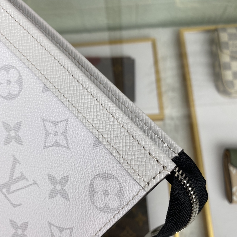 Louis Vuitton（ルイヴィトン）ポシェット・ヴォワヤージュ MM M30420