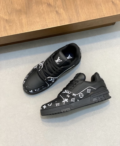 新作メンズ*LV*Trainer スニーカー モノクロモノグラム レザー