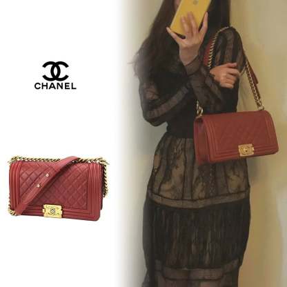 【パキッとしたカラーが魅力♡】CHANEL ショルダーバッグ