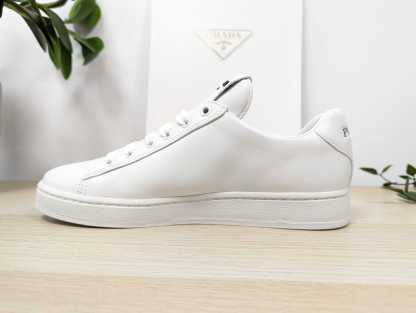 6万取引突破★UPS速達便利用！【PRADA】2EG400 3ON8_スニーカー