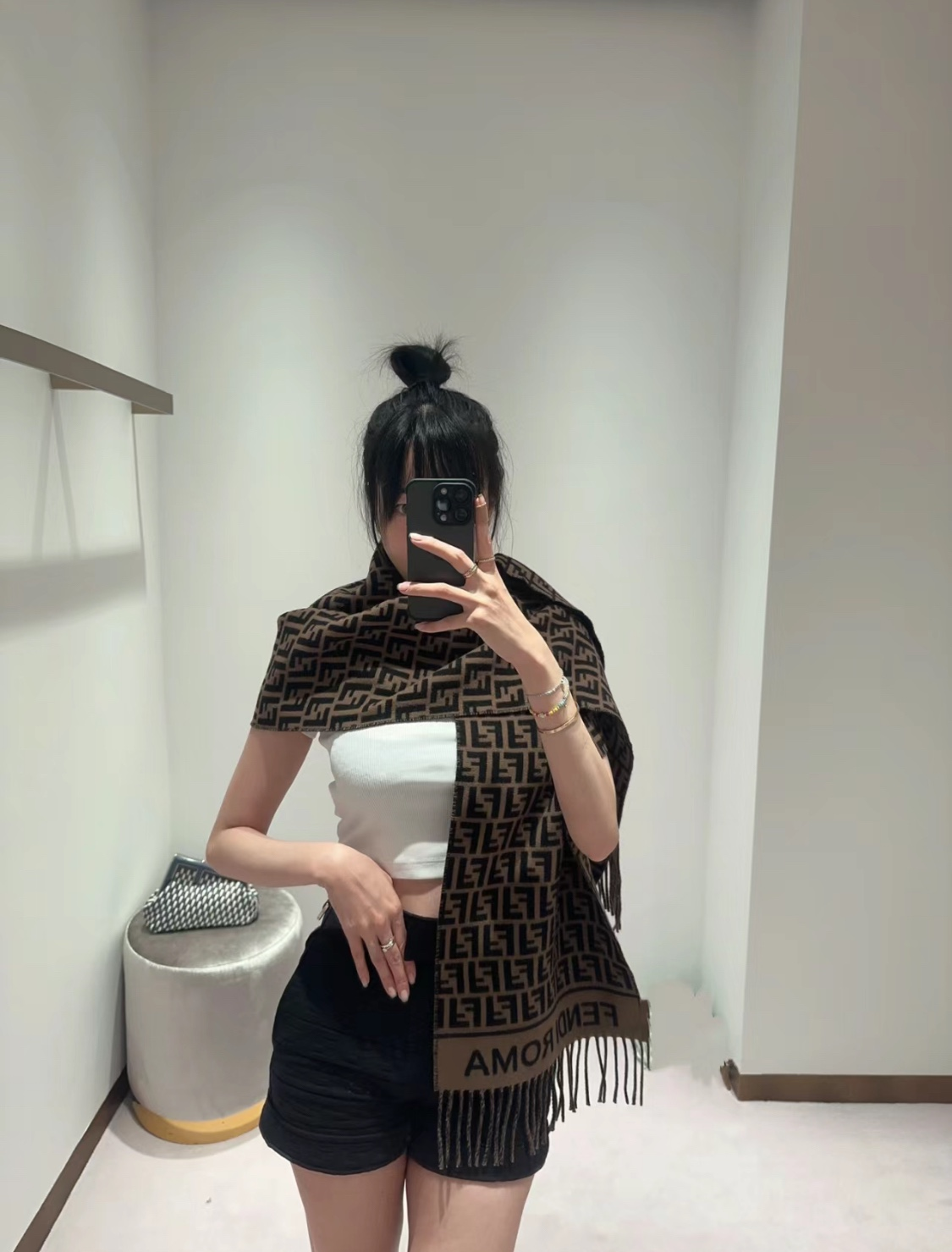 フェンディ Fロゴプリント入り暖かウールスカーフ - ユニセックス/カップル向けスタイル - ブラウン