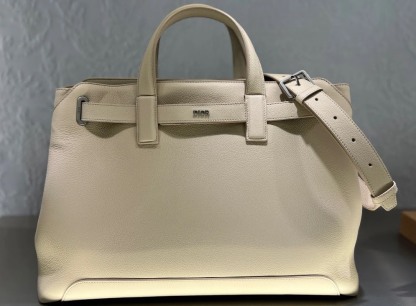 仕事も旅行も◎収納力 メンズDior 2WAY バッグM