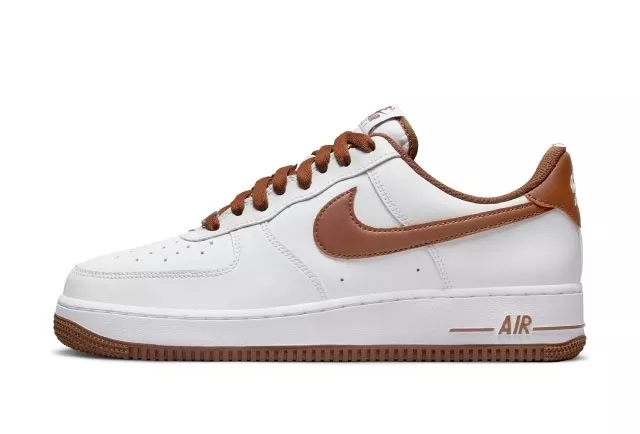 【ブラウンがアクセントになった新作】Nike AIR FORCE 1(ナイキ エアフォース1) WHITE/PECAN(ホワイト/ピーカン)が話題沸騰中！