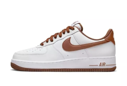 【ブラウンがアクセントになった新作】Nike AIR FORCE 1(ナイキ エアフォース1) WHITE/PECAN(ホワイト/ピーカン)が話題沸騰中！