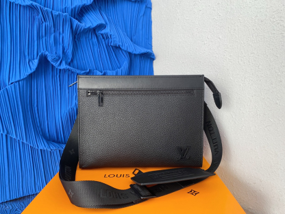 Louis Vuitton メッセンジャー・ヴォワヤージュ 黒