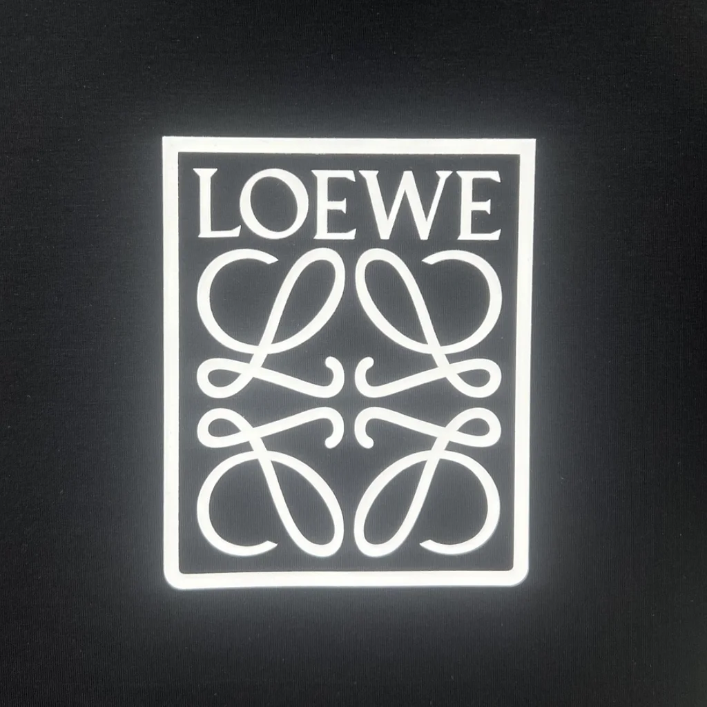 LOEWE『S-4XL』トレンド最先端 シーズン必須アイテム コーディネートの主役 アウトドア クラシック Ｔシャツ