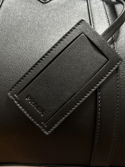 PRADA プラダロゴ レザー ブリーフケース ビジネスバッグ 2VE368