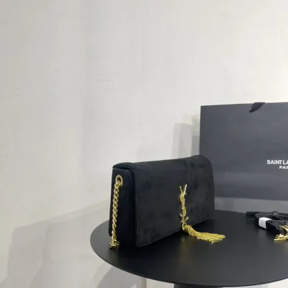 イヴ・サンローラン ブラック スエード モノグラム ミディアム ケイト タッセル バッグ
