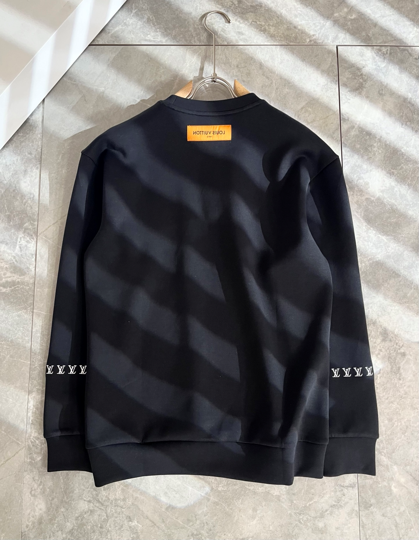 LOUIS VUITTON バックロゴ ユニセックス プルオーバー