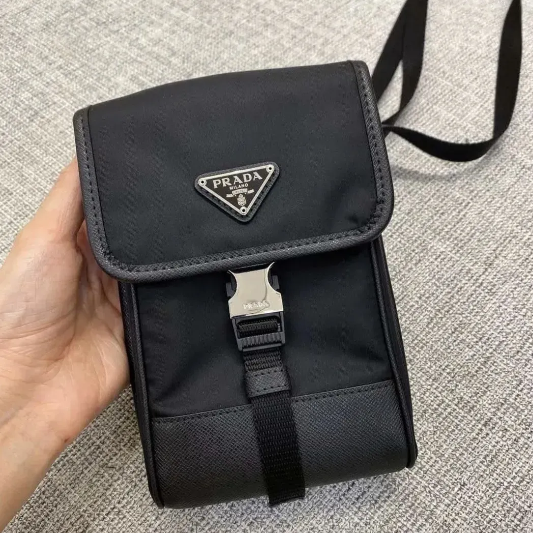 ☆PRADA leather smartphone case☆ショルダーバッグ