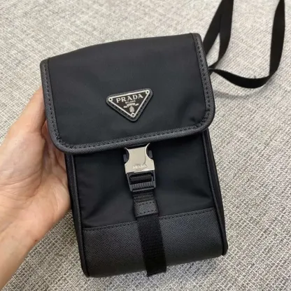 ☆PRADA leather smartphone case☆ショルダーバッグ