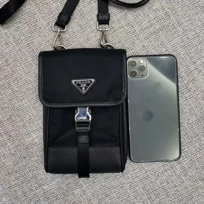 ☆PRADA leather smartphone case☆ショルダーバッグ