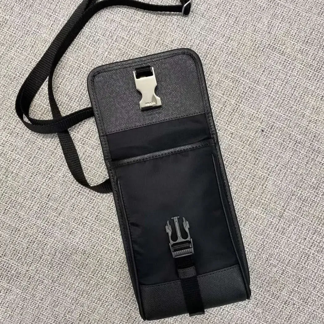 ☆PRADA leather smartphone case☆ショルダーバッグ