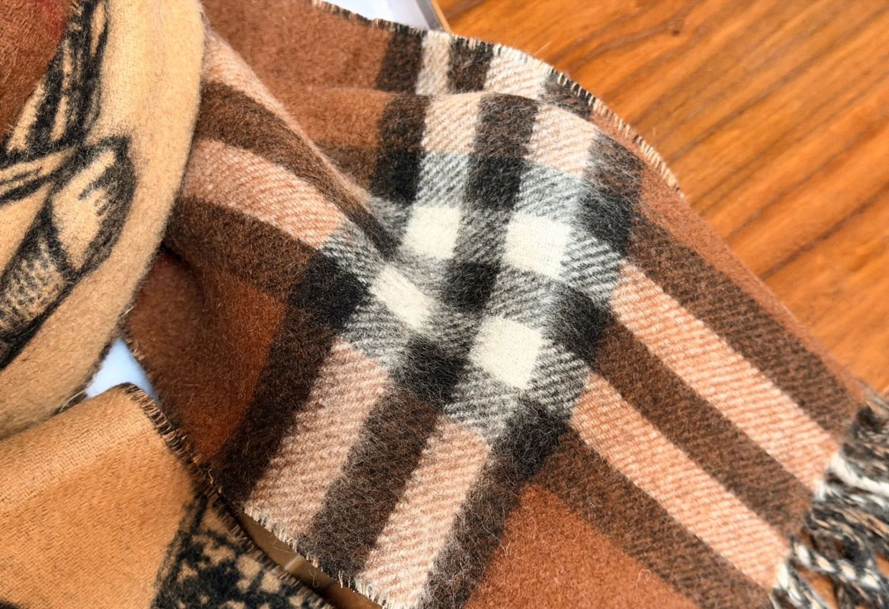 Burberry バーバリーの両面カシミヤスカーフ！