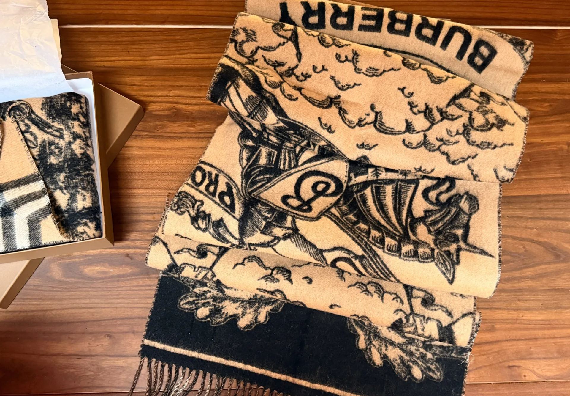 Burberry バーバリーの両面カシミヤスカーフ！