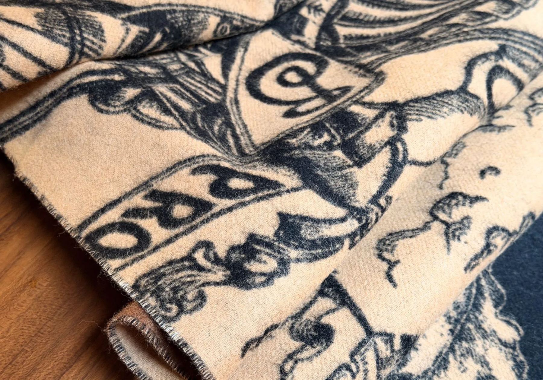 Burberry バーバリーの両面カシミヤスカーフ！