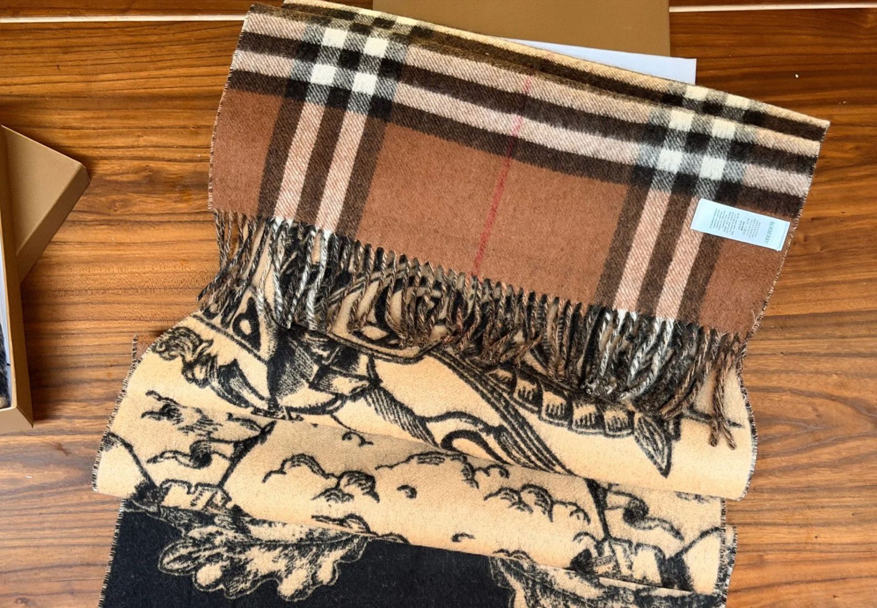 Burberry バーバリーの両面カシミヤスカーフ！