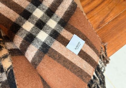 Burberry バーバリーの両面カシミヤスカーフ！