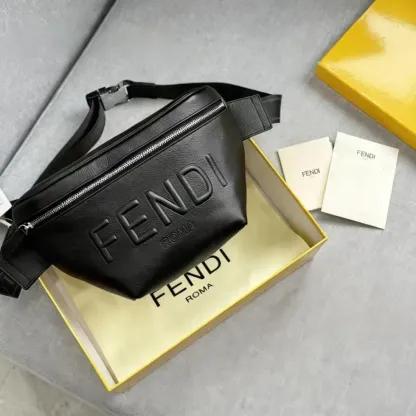 国内発送【FENDI】プラダ ボディバッグ