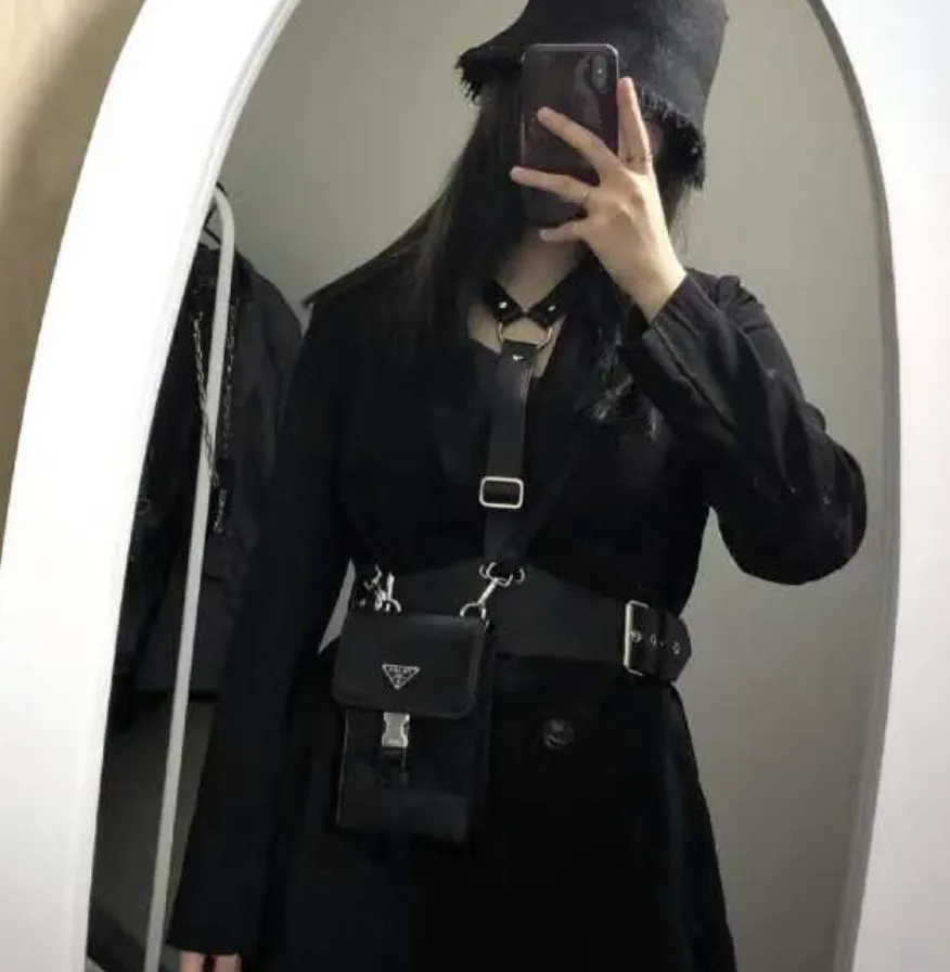 ☆PRADA leather smartphone case☆ショルダーバッグ