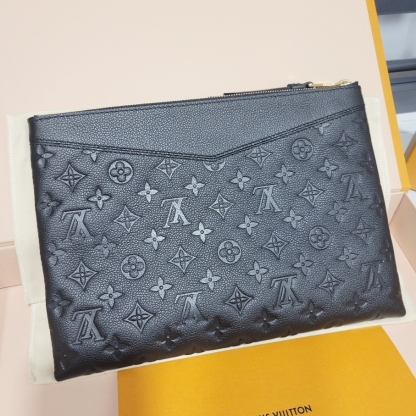 【直営店買付】ルイヴィトン☆モノグラムレザー クラッチ M62937