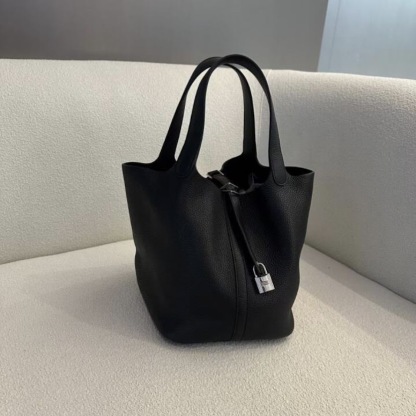 入手困難★大人気♪【HERMES】ピコタンロックMM 22 シルバー金具