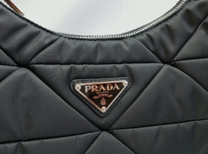 ☆人気☆【PRADA】☆ナイロン キルティング ショルダーバッ.グ☆