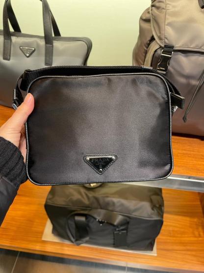 ★プラダショルダーバッグ お買い得！！