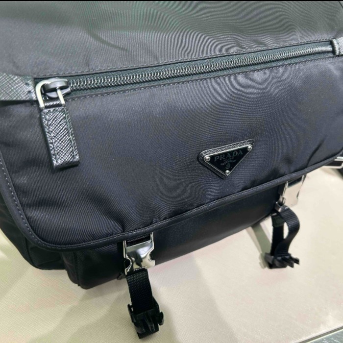 PRADA プラダ メッセンジャーバッグ 1BD953