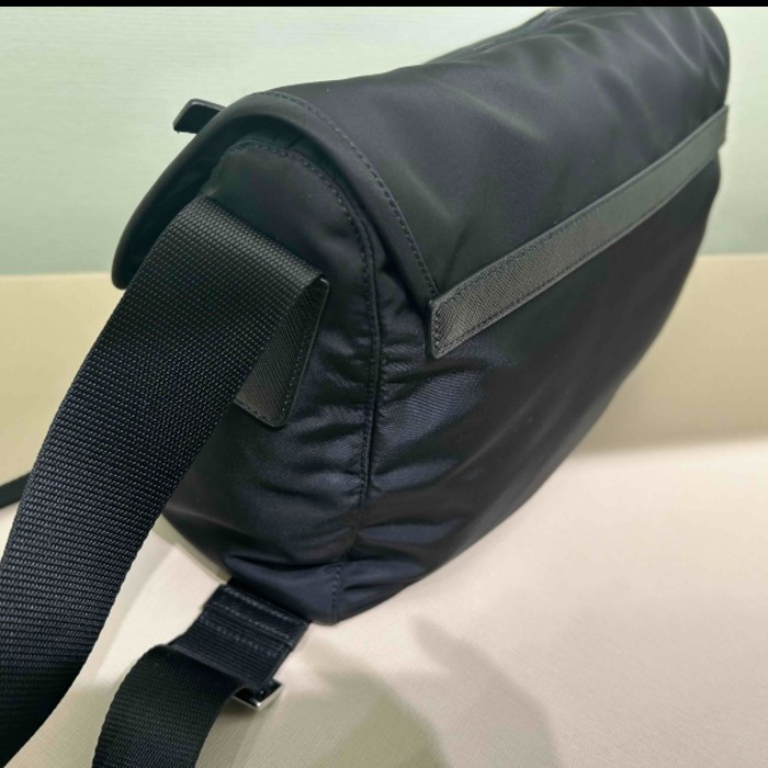 PRADA プラダ メッセンジャーバッグ 1BD953