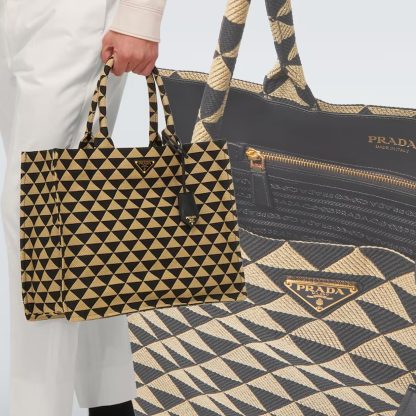【PRADA】シンボル トートバッグ トライアングル黒ベージュ ロゴ