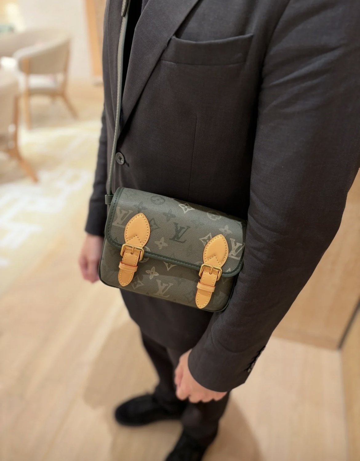 国内発【 Louis Vuitton 】サッチェル・ウェアラブル ウォレット