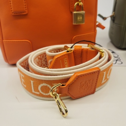 【セール】ロエベ☆アマソナ16 スクエア バッグ☆A039N21X01