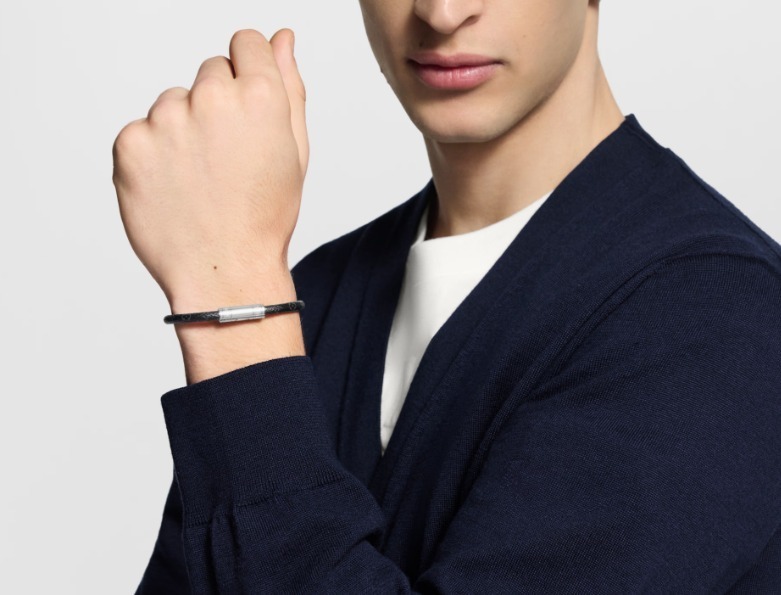 LOUIS VUITTON レザー ブレスレット ビジネス スーツ に