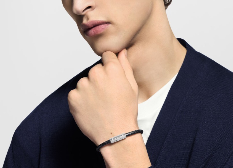 LOUIS VUITTON レザー ブレスレット ビジネス スーツ に