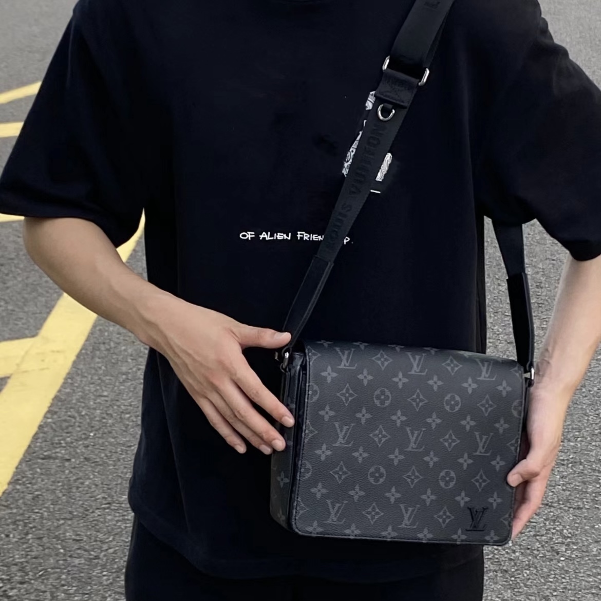 クールでエレガント★【ルイヴィトン】ディストリクト PM NV3