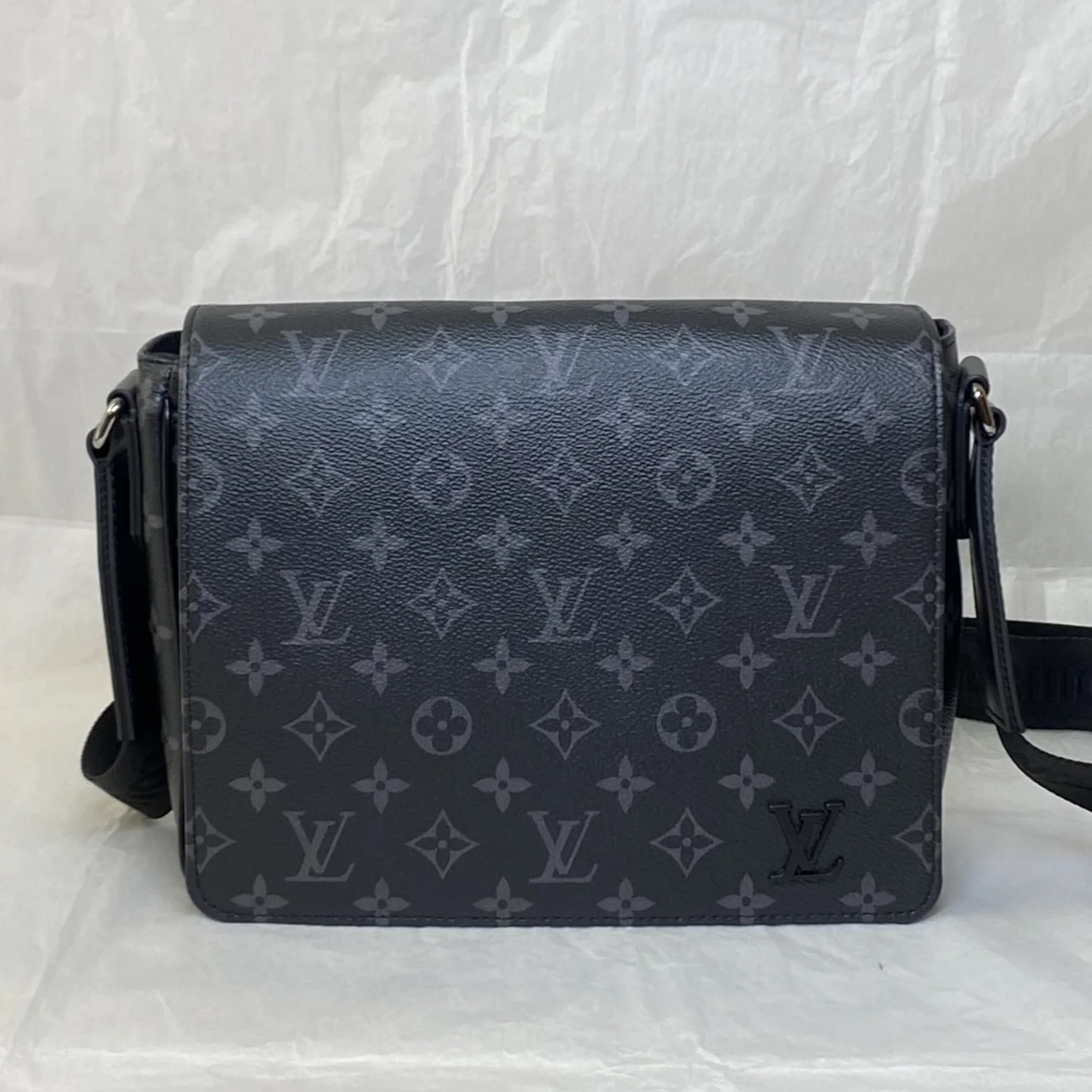 クールでエレガント★【ルイヴィトン】ディストリクト PM NV3