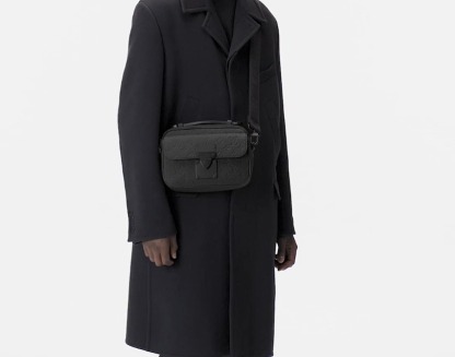 新作 LOUIS VUITTON 直営店 メッセンジャー モノグラム 黒 M58489