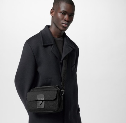 新作 LOUIS VUITTON 直営店 メッセンジャー モノグラム 黒 M58489