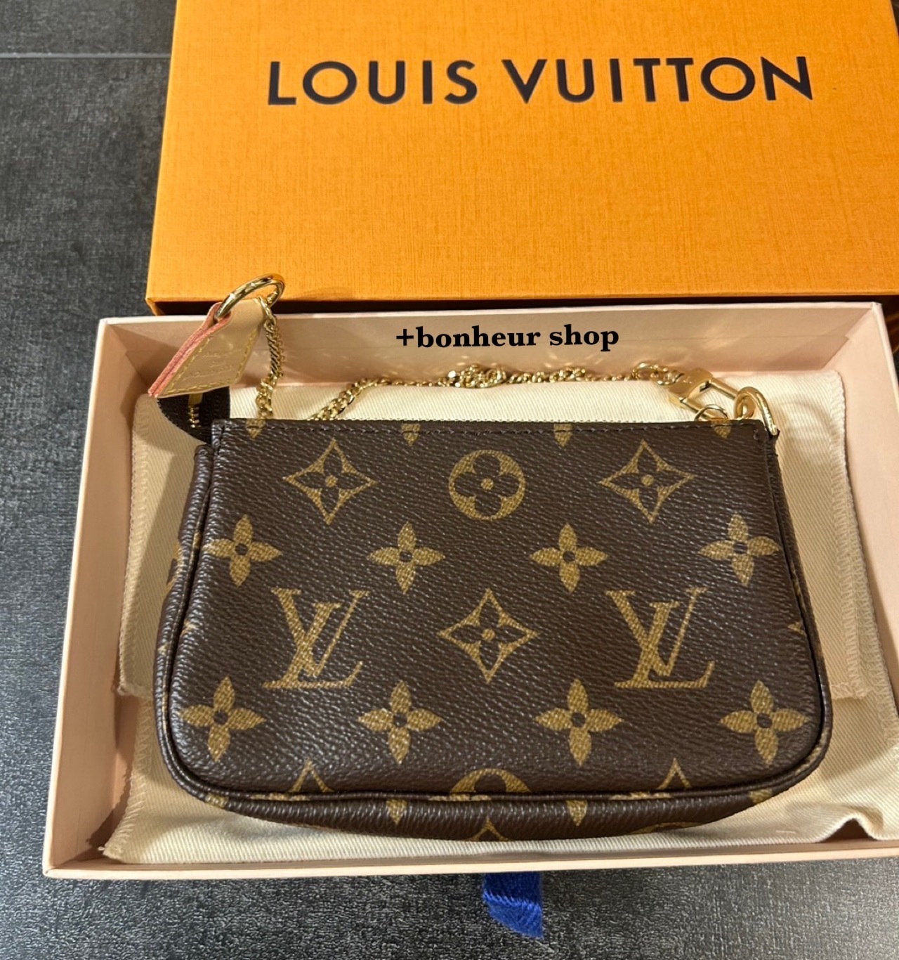 【上品で大人気♪】Louis Vuitton ミニポシェットアクセソワール