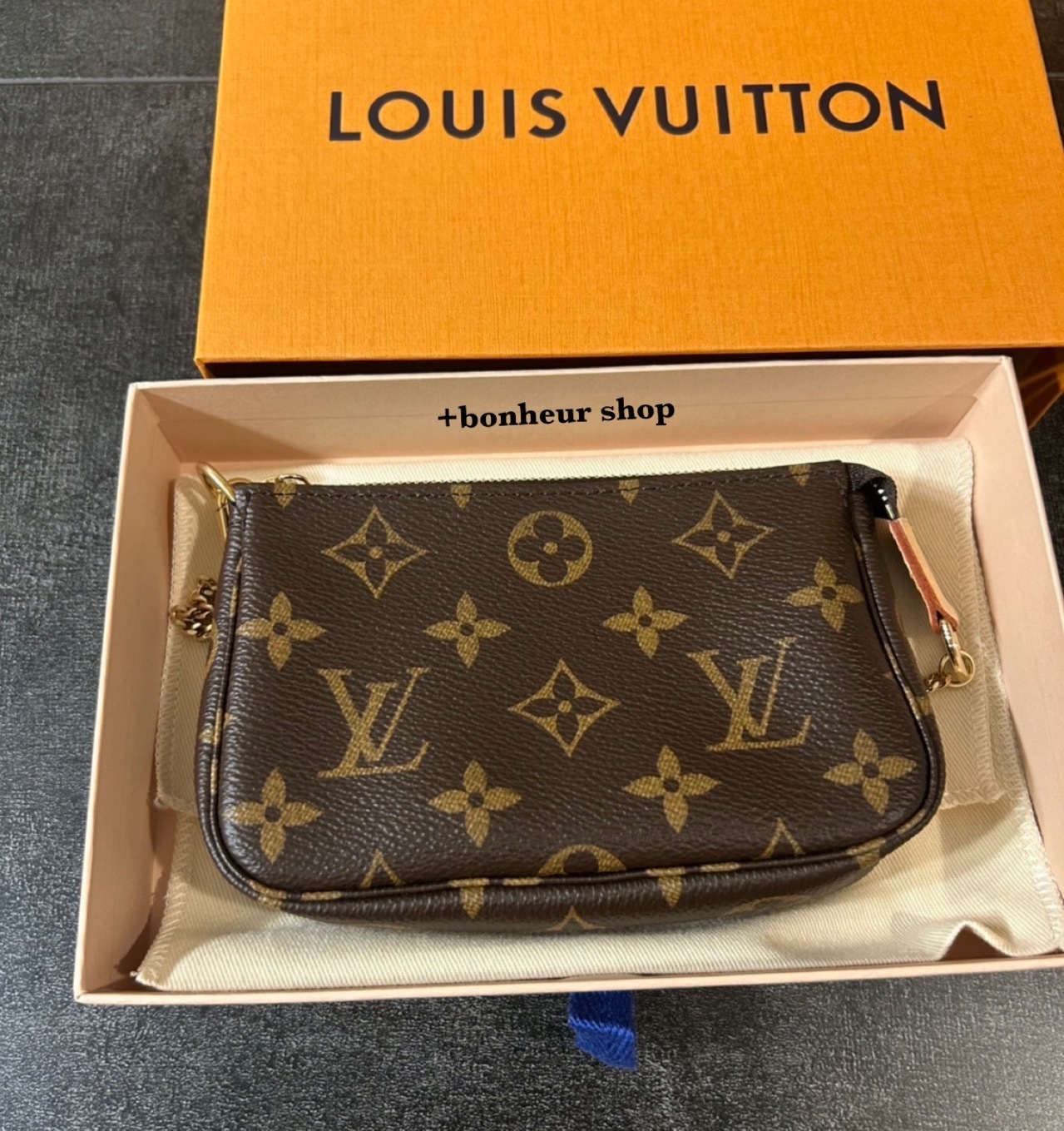 【上品で大人気♪】Louis Vuitton ミニポシェットアクセソワール