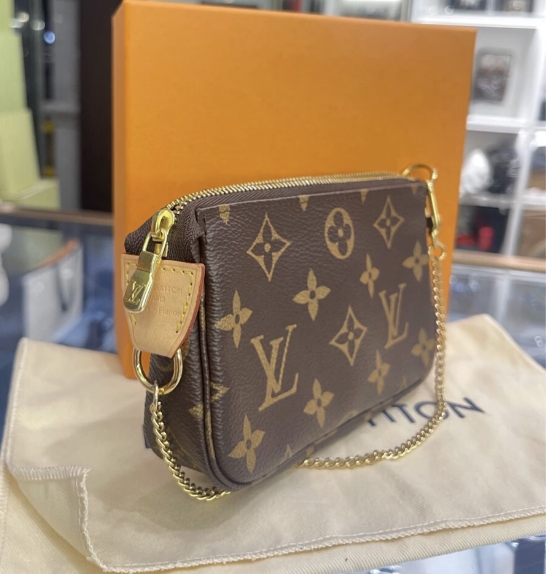 【上品で大人気♪】Louis Vuitton ミニポシェットアクセソワール