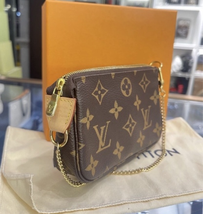 【上品で大人気♪】Louis Vuitton ミニポシェットアクセソワール