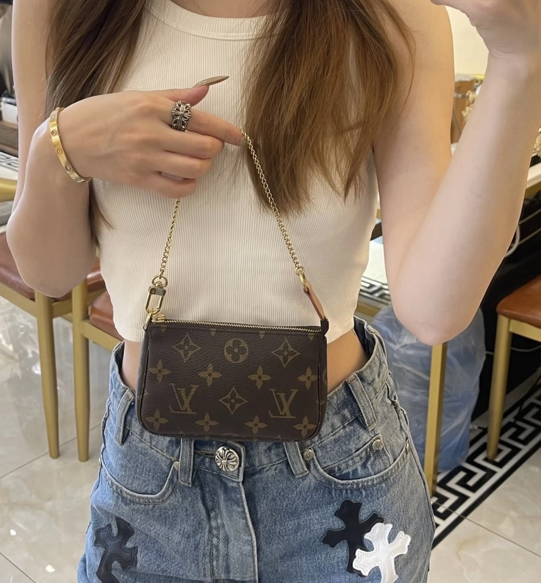 【上品で大人気♪】Louis Vuitton ミニポシェットアクセソワール