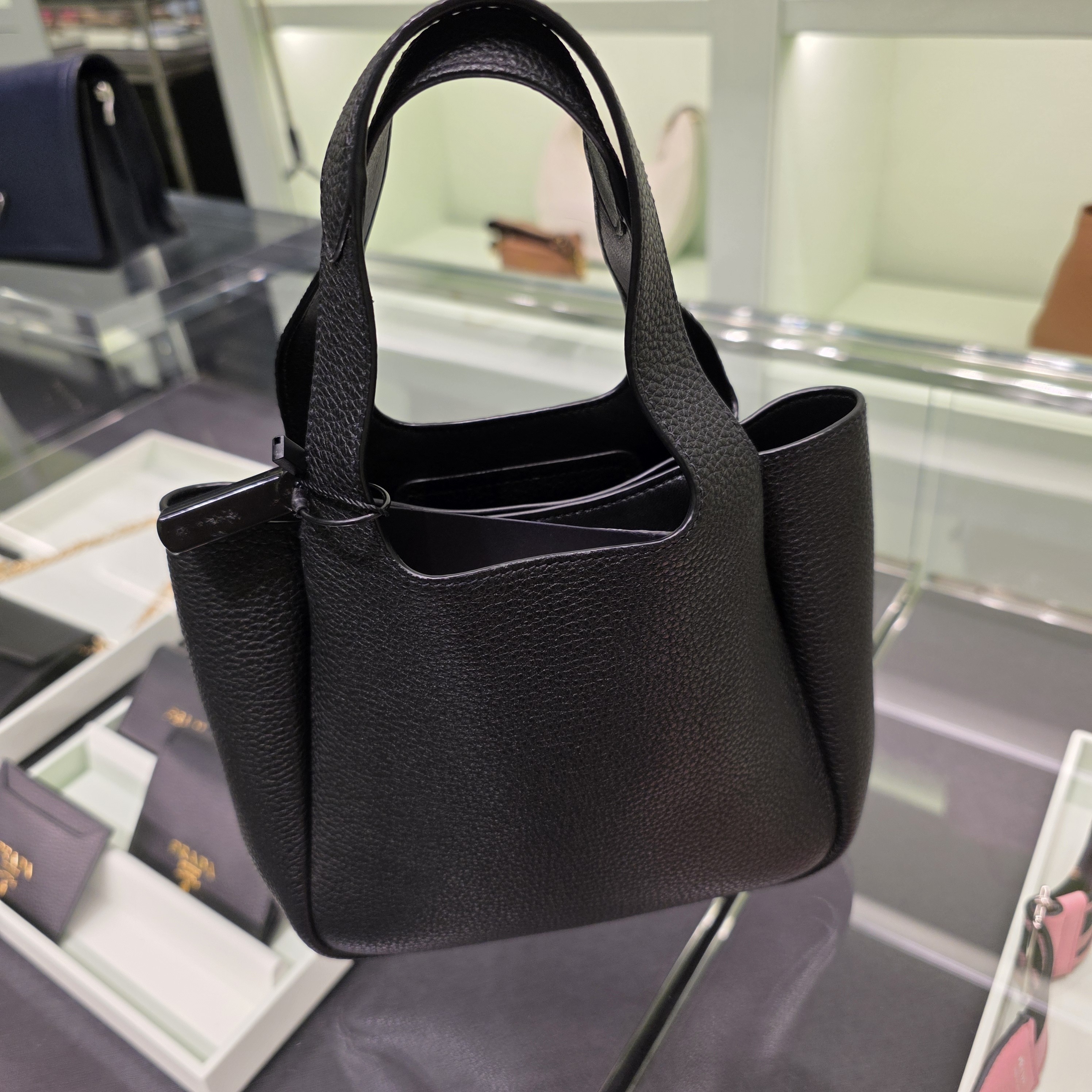 100%直営店買付!【PRADA】レザーミニハンドバック 1BA349 2DKV