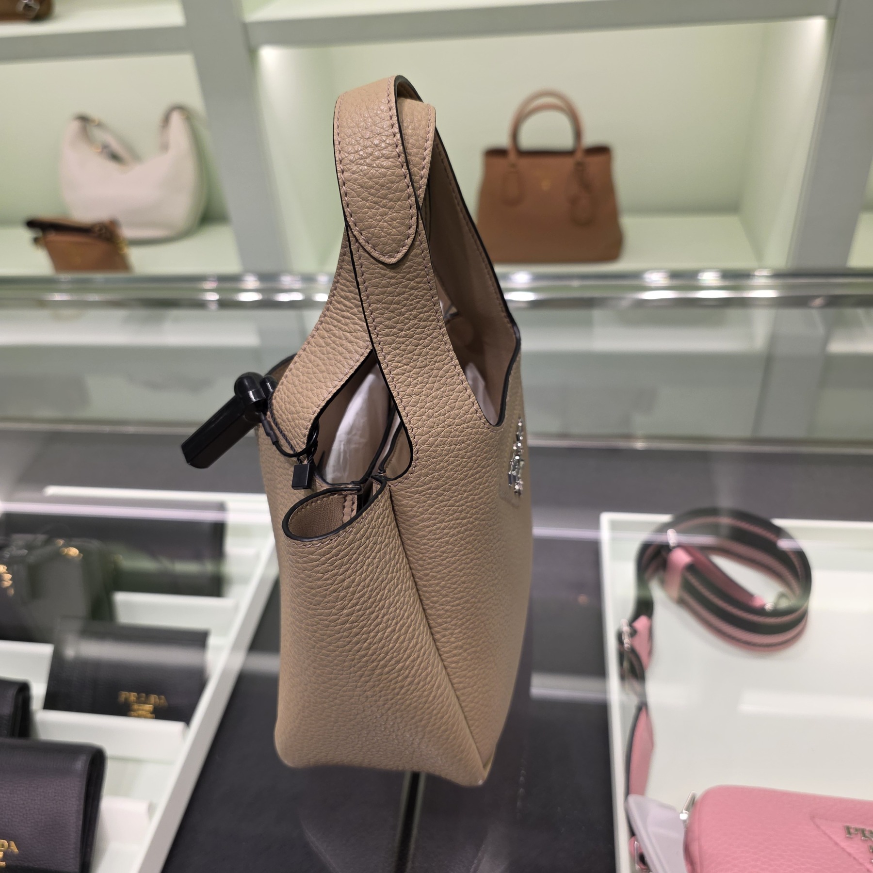 100%直営店買付!【PRADA】レザーミニハンドバック 1BA349 2DKV