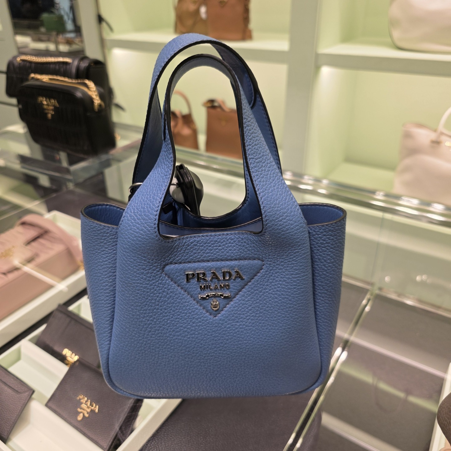 100%直営店買付!【PRADA】レザーミニハンドバック 1BA349 2DKV